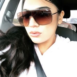 Meet your Posher, Roxanna